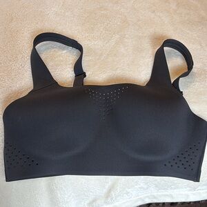 Victoria’s Secret VSX Featherweight Max Sports Bra NWOT Never Worn